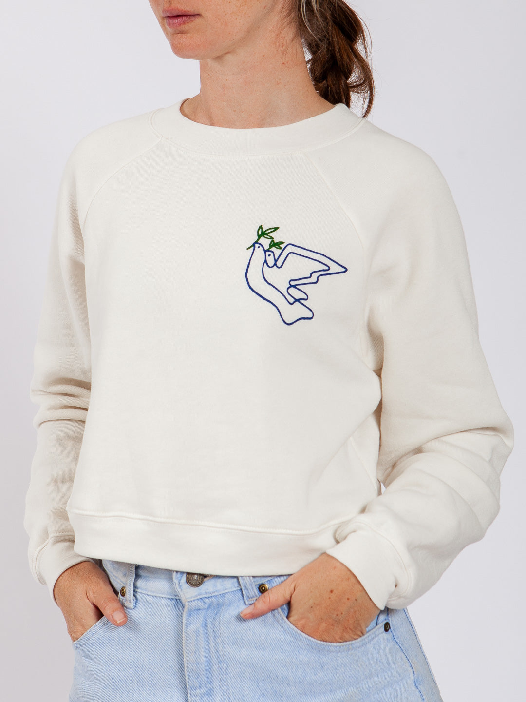 Doves Women's Cropped Crewneck Cream-Culk