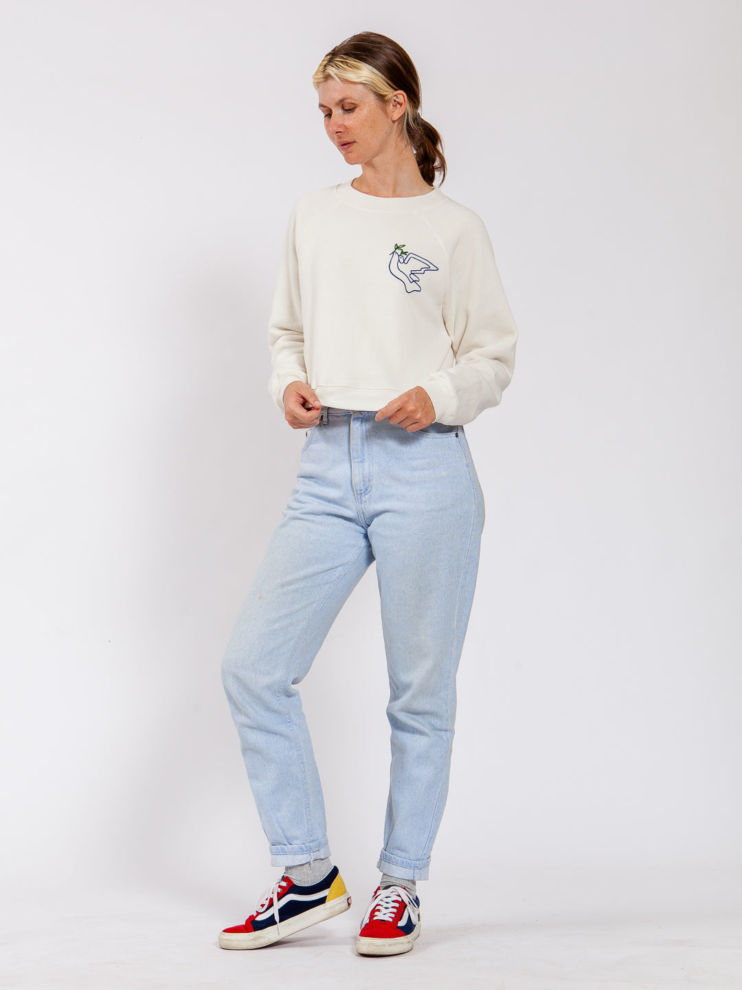 Doves Women's Cropped Crewneck Cream-Culk