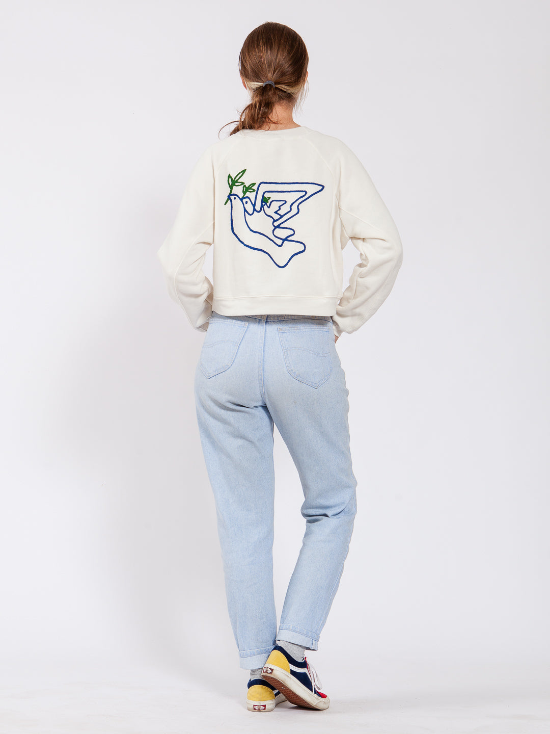 Doves Women's Cropped Crewneck Cream-Culk