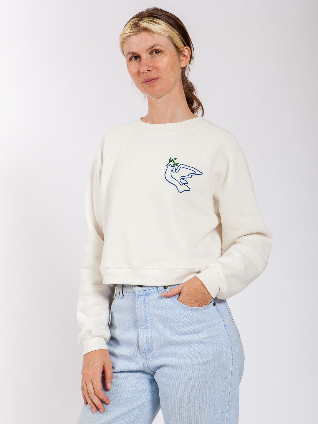 Doves Women's Cropped Crewneck Cream-Culk