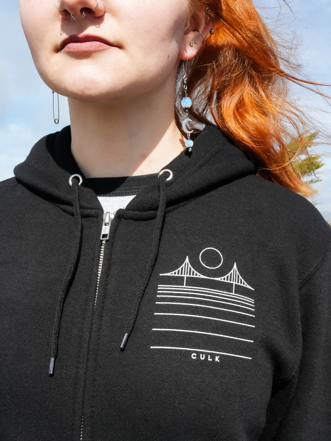 Minimal Bridge Zip-up Hoodie Black-Culk